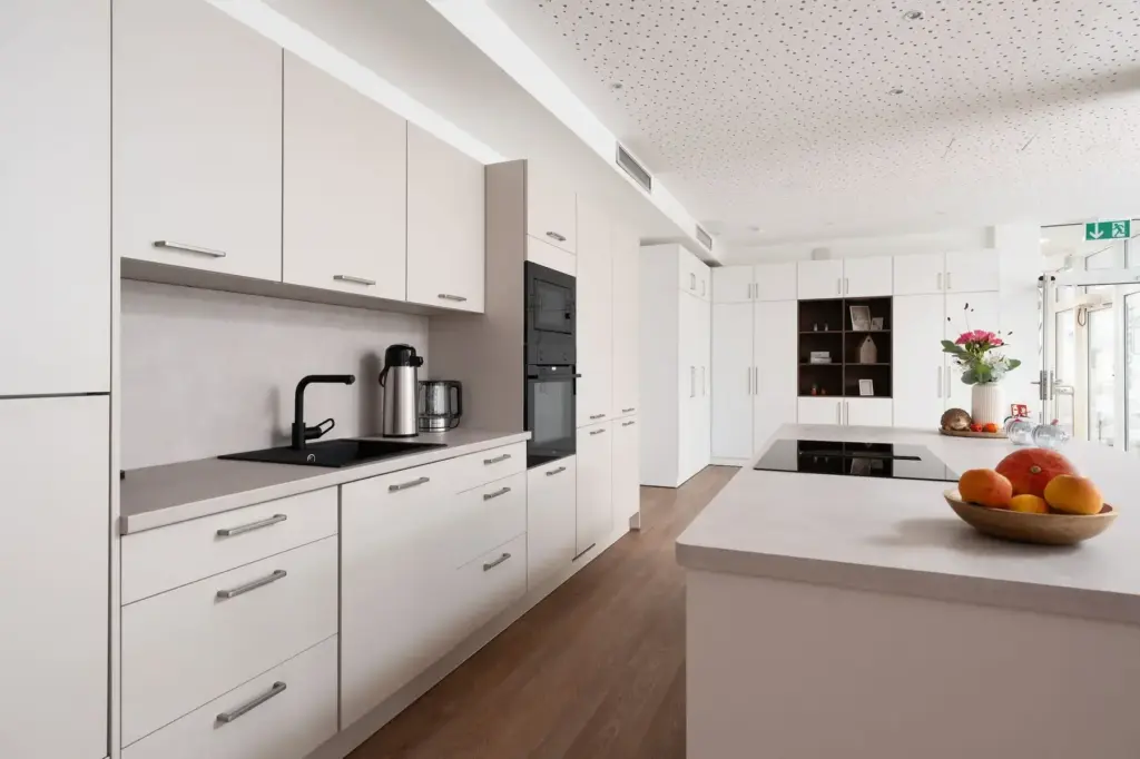 große moderne Küche in der Tagespflege Bremerhaven
